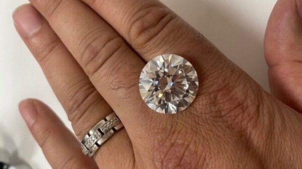 ‘Huge shock’: Woman almost tosses massive flea market diamond – National