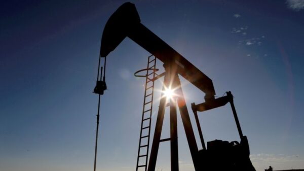 Oil prices plunge, roiled by inflation fears, Companies & Markets News & Top Stories