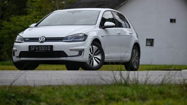 Automobile evaluate: Volkswagen’s battery-powered e-Golf is gentle, enjoyable and environment friendly, Motoring Information & High Tales