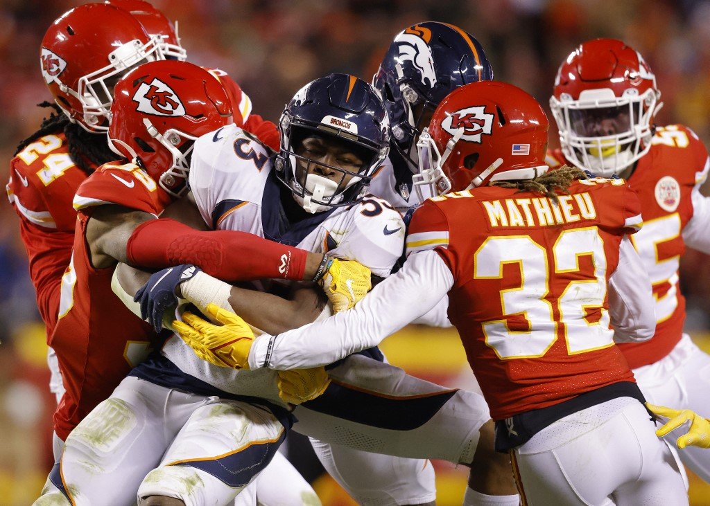 Protection carries Chiefs previous Broncos for fifth straight win