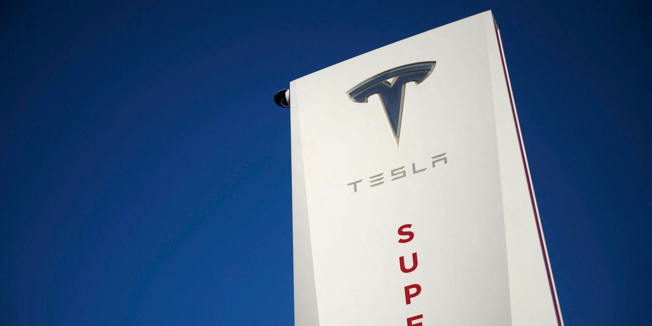 Elon Musk’s Tesla Share-Promoting Spree Tops  Billion