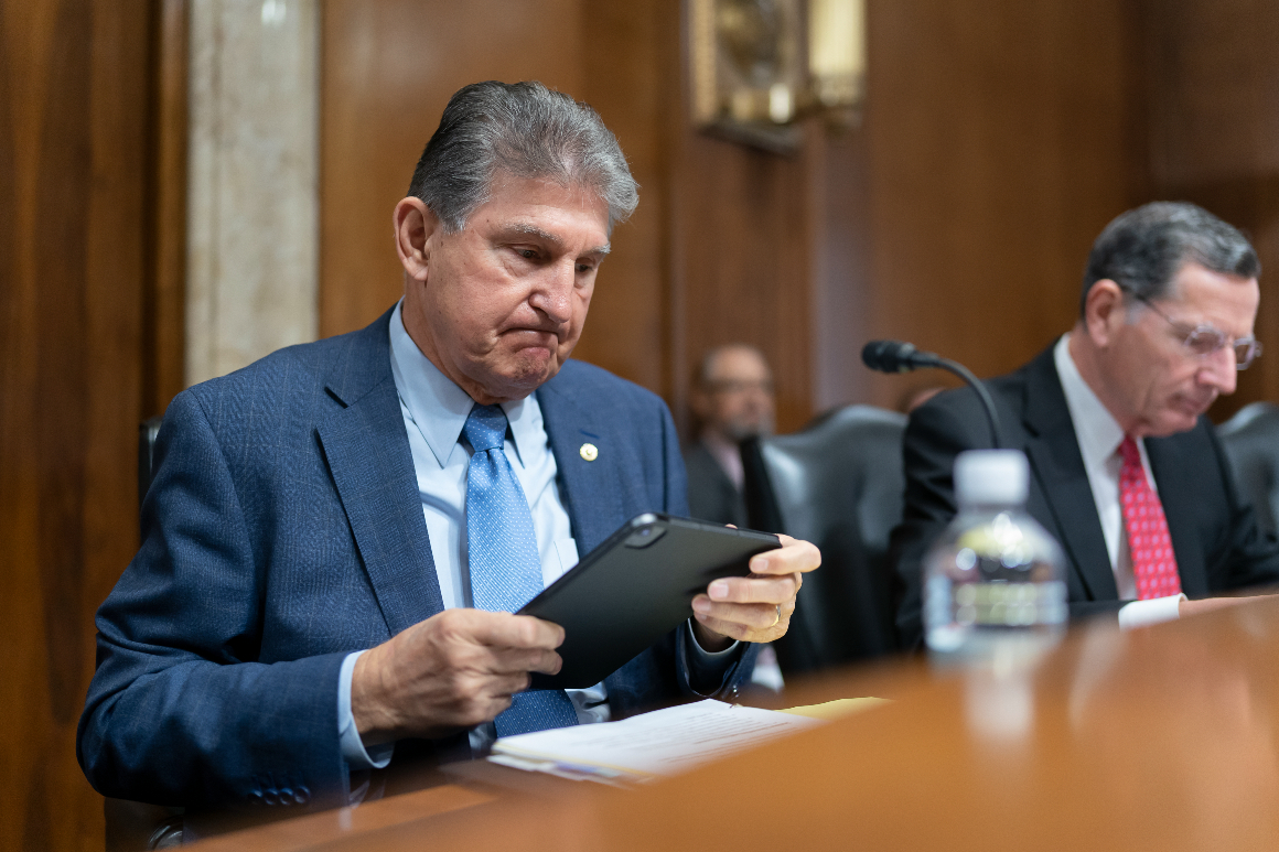 Dems weigh forcing Manchin's hand on their .7T megabill