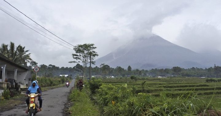 1 lifeless, dozens injured after Indonesia’s Semeru volcano spews ash and lava – Nationwide