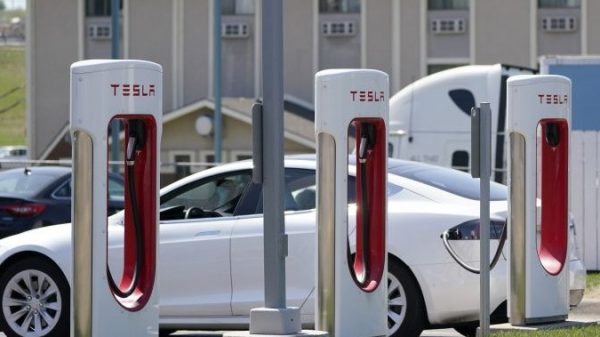 Canada threatens new tariffs on U.S. exports if it approves EV tax credit score – Nationwide