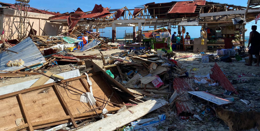 Storm deaths in Philippines prime 140; mayors plead for meals