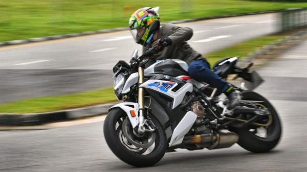 Bike overview: New BMW S1000R a high-tech sports activities bike, Motoring Information & High Tales