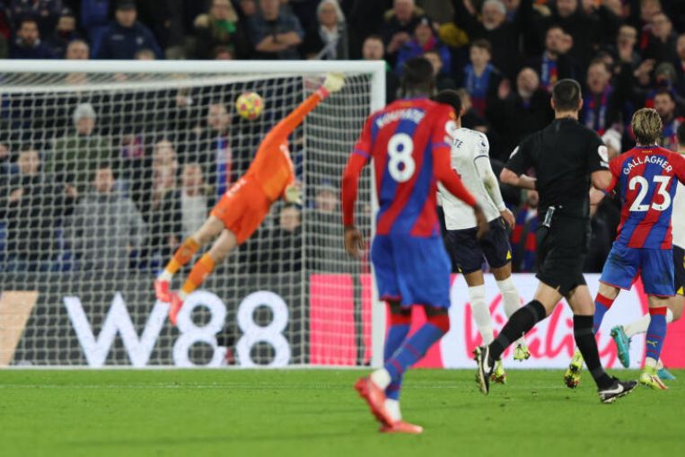 Soccer: Crystal Palace beat Everton 3-1 to heap strain again on Benitez, Soccer Information & High Tales