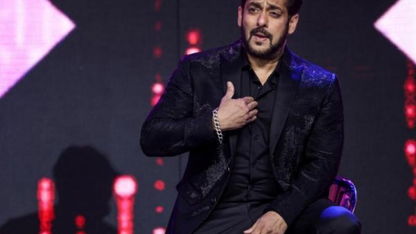 Bollywood megastar Salman Khan survives snake chunk