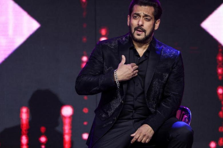 Bollywood megastar Salman Khan survives snake chunk