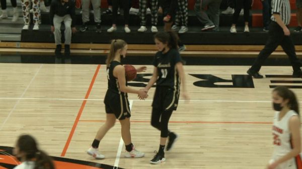 Monarch HS ladies basketball holds off Lakewood to remain undefeated