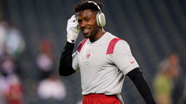 Bucs’ Antonio Brown suspended for misrepresenting vaccine standing