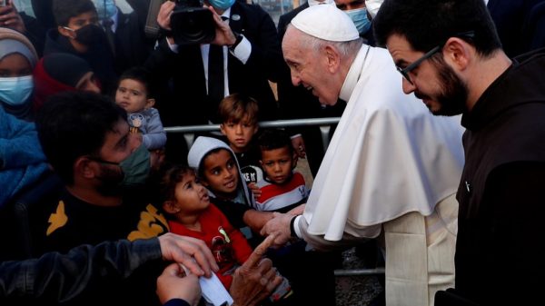 Pope urges compassion towards migrants in Lesbos, however doesn't brazenly condemn Greek pushback