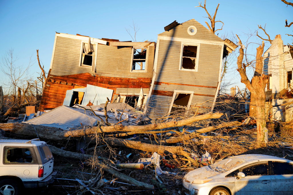 How officers, 'on a regular basis heroes' are supporting restoration efforts in Kentucky