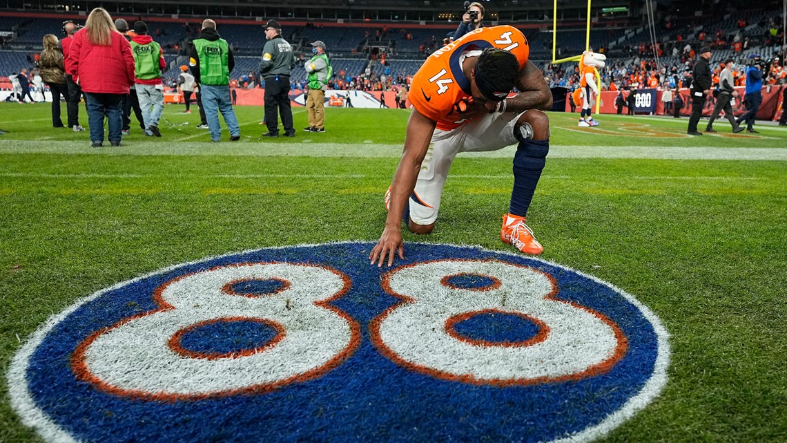 Broncos, followers pay tribute to Demaryius Thomas at Sunday’s recreation