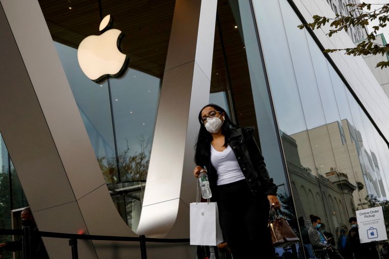 Apple, world’s most dear firm, closes in on US trillion market worth, Firms & Markets Information & High Tales