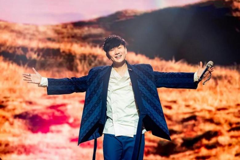 Singer JJ Lin refutes netizen’s rambling posts about him