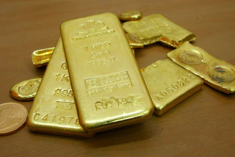 Gold climbs on Omicron’s widening unfold, inflation worries, Firms & Markets Information & High Tales