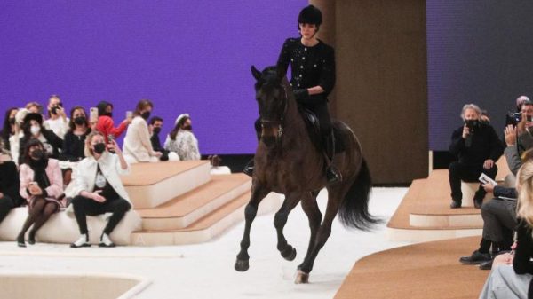 Horse struts catwalk at Chanel’s Paris Haute Couture present