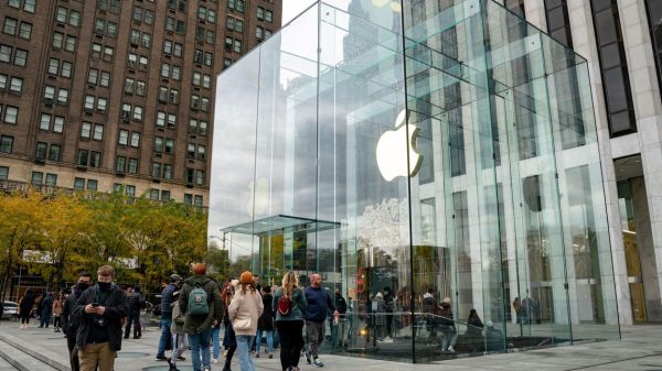 Apple Briefly Tops  Trillion Market Cap