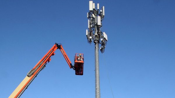 Gradual Uptake of 5G Goes Past FAA Delay