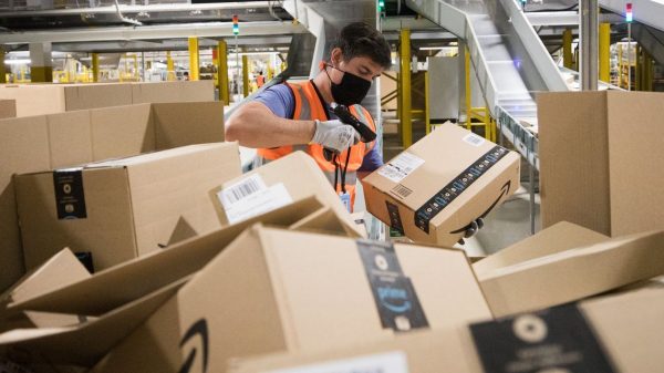 Amazon Backs Off Risk to Ban U.Ok.-Issued Visa Credit score Playing cards