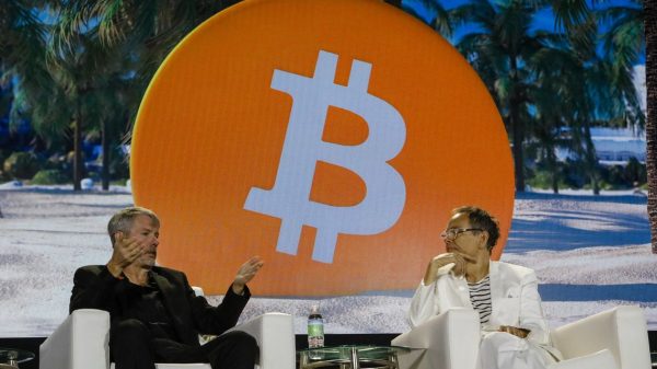 MicroStrategy to Proceed Shopping for Bitcoin Regardless of Market Tumble, CFO Says