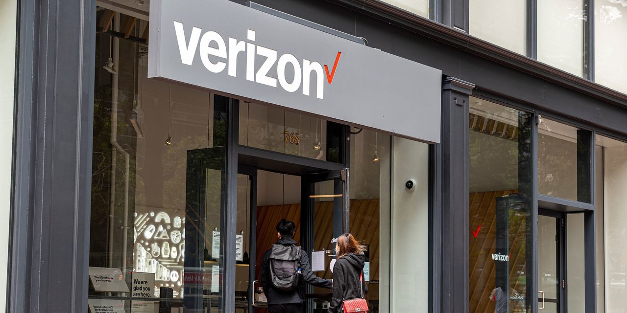 Verizon’s Revenue Rises After TracFone Takeover