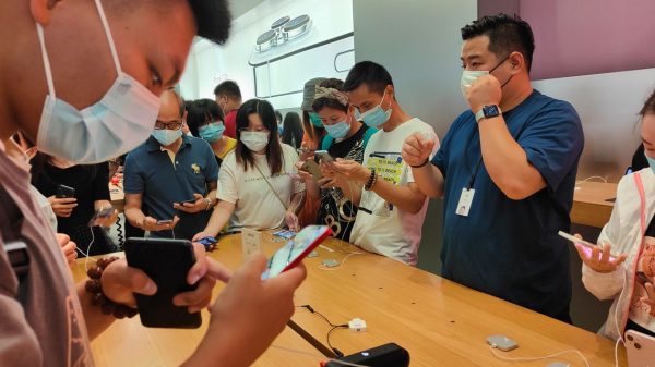 Apple Takes Smartphone Lead in China, Serving to Drive File Revenue