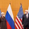 U.S. and Russia maintain talks amid tensions linked to Ukraine