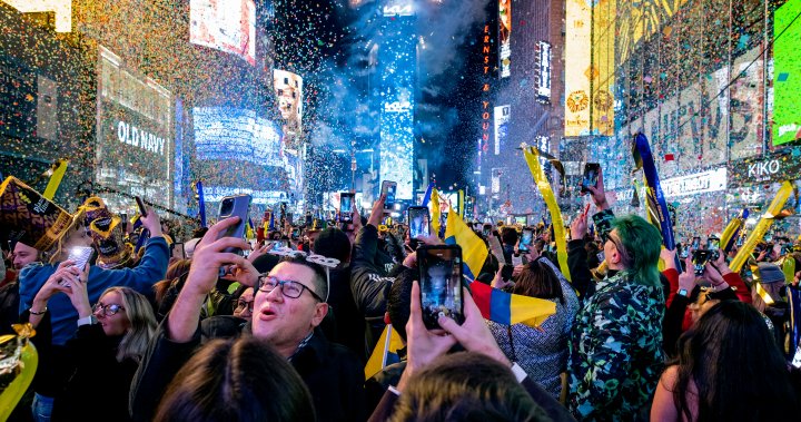 New York rings in 2022 with Occasions Sq. ball drop, however COVID-19 retains crowd smaller – Nationwide