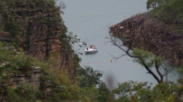 Demise toll rises to 10 from rock collapse on pleasure boaters in Brazil – Nationwide