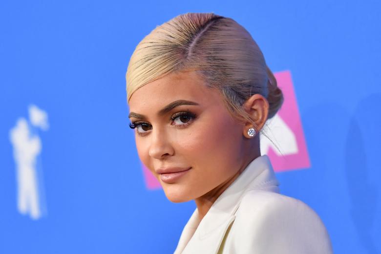 Actuality star Kylie Jenner first lady to achieve 300 million Instagram followers