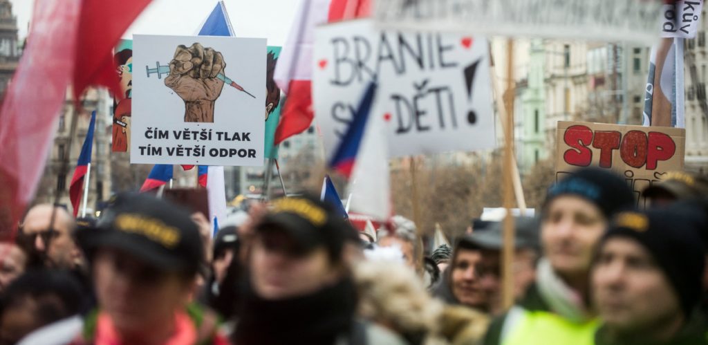 1000’s rally in Prague towards vaccination mandate