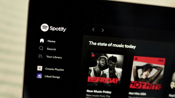 Spotify, Going through Pushback Towards Joe Rogan, Reviews Soar in Customers