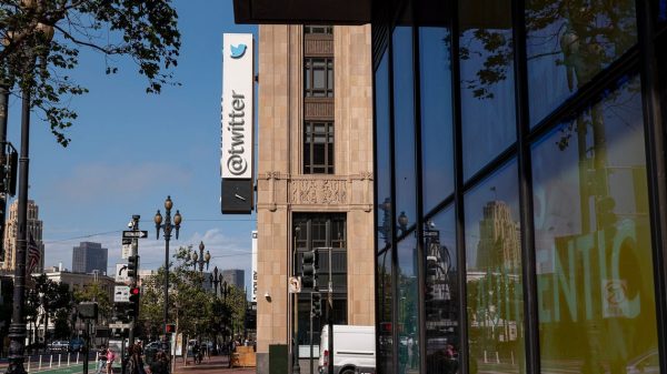 Twitter Revenue Drops; Firm Says Apple Impression Largely Averted