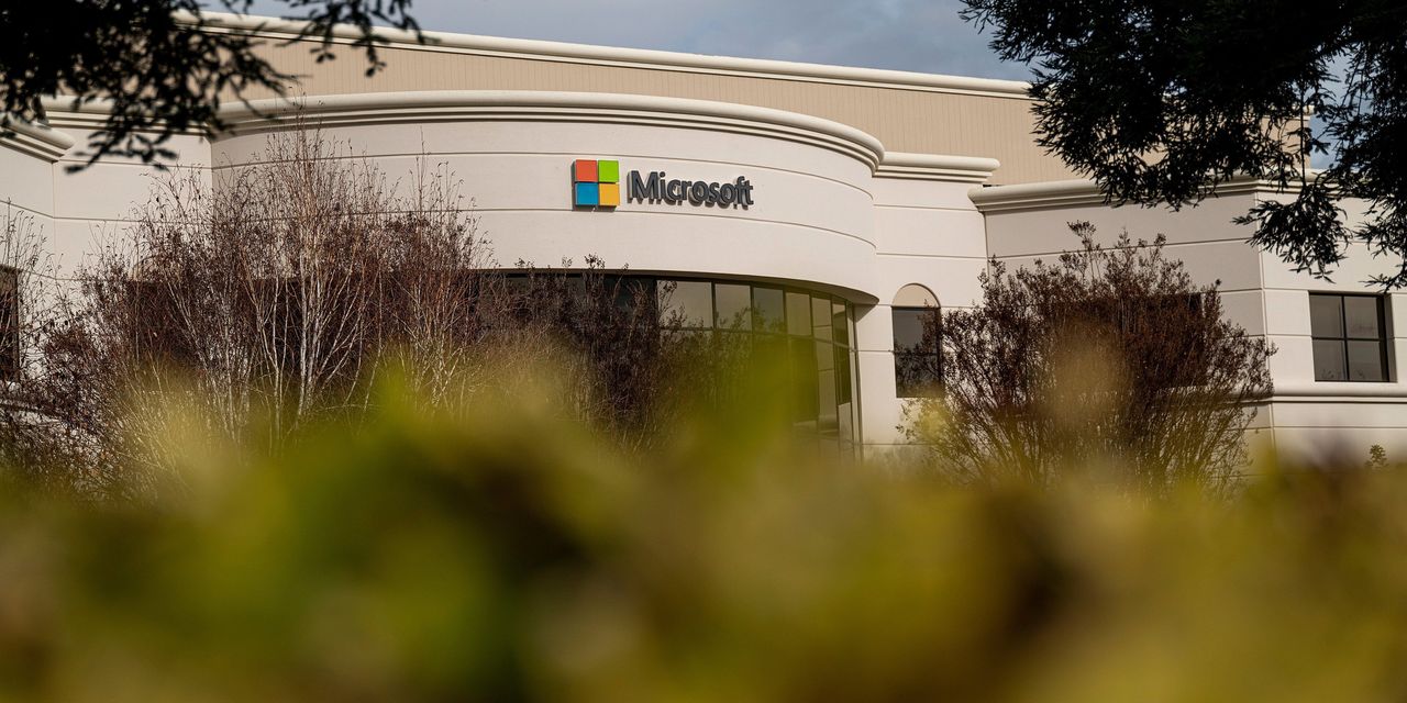 Microsoft to Begin Bringing Workers Again to the Workplace