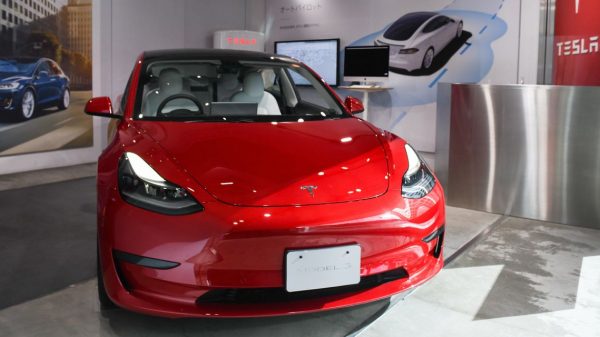 U.S. Auto-Security Regulator Probes Tesla Over ‘Phantom Braking’