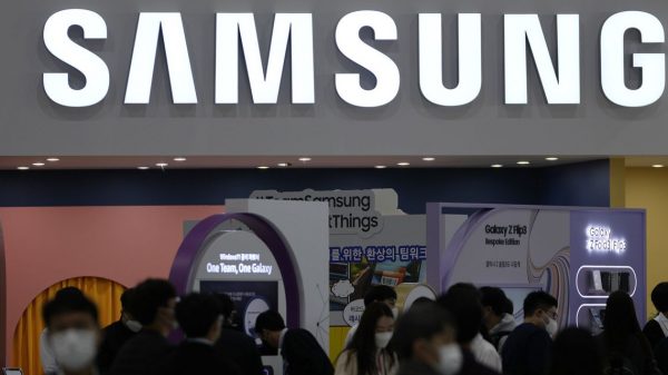 Samsung Has File Revenues, Now Its Staff Desire a Huge Pay Bump
