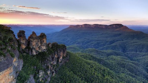 An Australian Valentine’s Day story: The Three Sisters are greater than a trio of peaks
