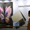 International shipments of foldable smartphones surge 148% in 2021