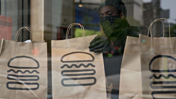 Shake Shack Assessments Bitcoin Rewards to Lure Youthful Shoppers