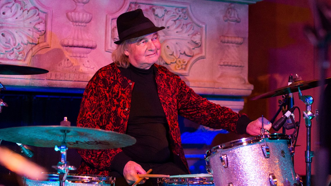 ‘Sure’ drummer Alan White dies at 72
