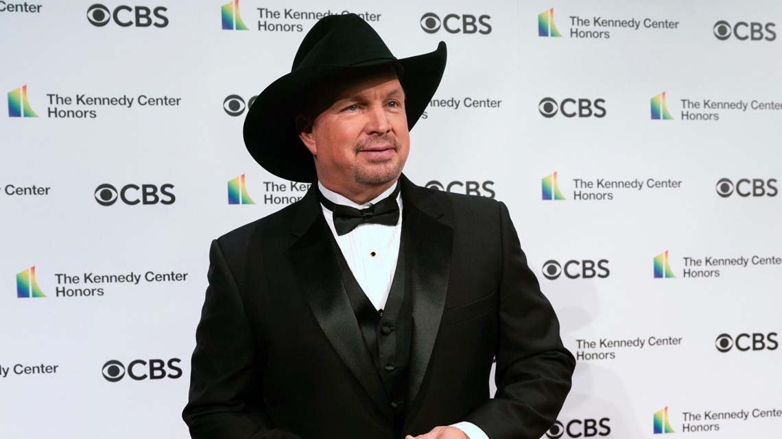 Garth Brooks is coming to Houston